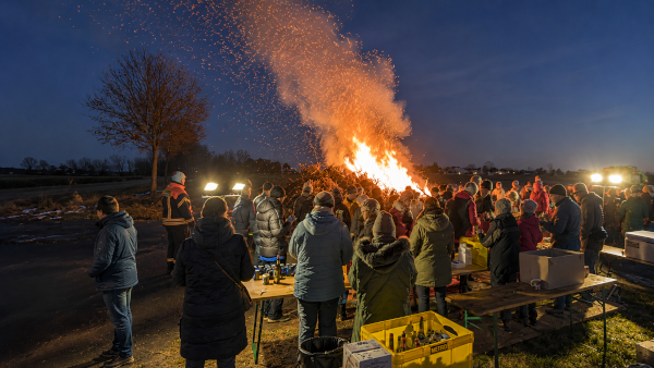 Weihnachtsbaumverbrennen in Zwebendorf
